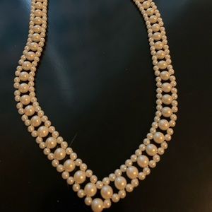 Costume pearl choker